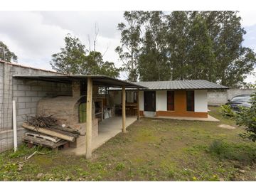 Cayambe, Terreno en venta, 1860 m2, construcción de 140 m2, arboles frutales