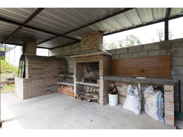 Cayambe, Terreno en venta, 1860 m2, construcción de 140 m2, arboles frutales