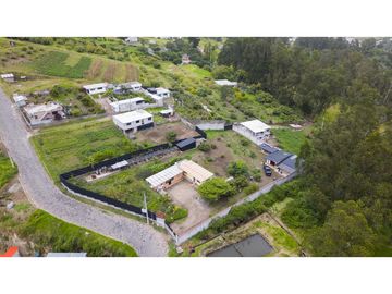 Cayambe, Terreno en venta, 1860 m2, construcción de 140 m2, arboles frutales