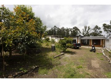 Cayambe, Terreno en venta, 1860 m2, construcción de 140 m2, arboles frutales
