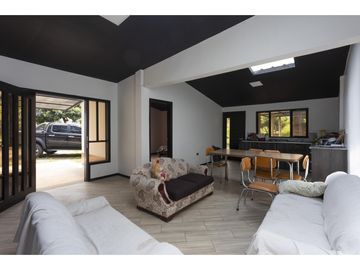 Cayambe, Terreno en venta, 1860 m2, construcción de 140 m2, arboles frutales