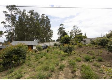 Cayambe, Terreno en venta, 1860 m2, construcción de 140 m2, arboles frutales