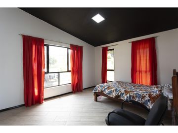 Cayambe, Terreno en venta, 1860 m2, construcción de 140 m2, arboles frutales