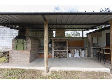 Cayambe, Terreno en venta, 1860 m2, construcción de 140 m2, arboles frutales
