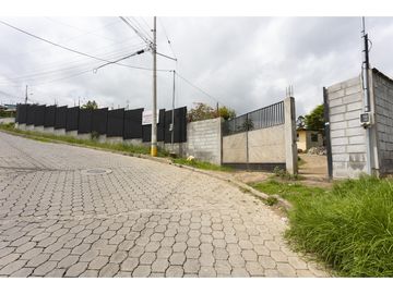 Cayambe, Terreno en venta, 1860 m2, construcción de 140 m2, arboles frutales