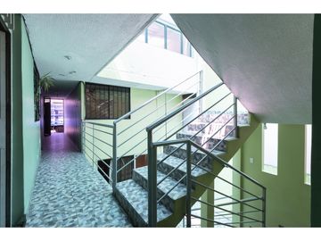 San Isidro del Inca, Casa rentera en venta, 296 m2, 5 departamentos, 2 locales, 1 parqueadero