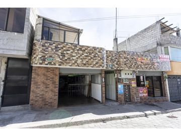 San Isidro del Inca, Casa rentera en venta, 296 m2, 5 departamentos, 2 locales, 1 parqueadero