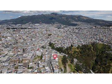 San Isidro del Inca, Casa rentera en venta, 296 m2, 5 departamentos, 2 locales, 1 parqueadero