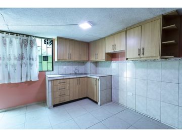 San Isidro del Inca, Casa rentera en venta, 296 m2, 5 departamentos, 2 locales, 1 parqueadero