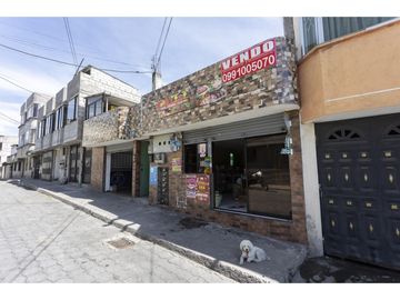 San Isidro del Inca, Casa rentera en venta, 296 m2, 5 departamentos, 2 locales, 1 parqueadero