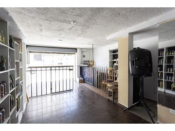 San Isidro del Inca, Casa rentera en venta, 296 m2, 5 departamentos, 2 locales, 1 parqueadero