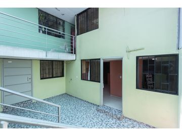 San Isidro del Inca, Casa rentera en venta, 296 m2, 5 departamentos, 2 locales, 1 parqueadero