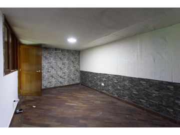 San Isidro del Inca, Casa rentera en venta, 296 m2, 5 departamentos, 2 locales, 1 parqueadero