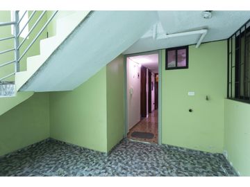 San Isidro del Inca, Casa rentera en venta, 296 m2, 5 departamentos, 2 locales, 1 parqueadero