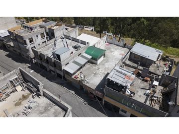 San Isidro del Inca, Casa rentera en venta, 296 m2, 5 departamentos, 2 locales, 1 parqueadero