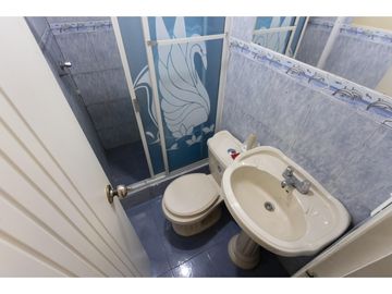 Guamani, Casa rentera en venta, 678 m2, 7 departamentos, local, 3 parqueaderos