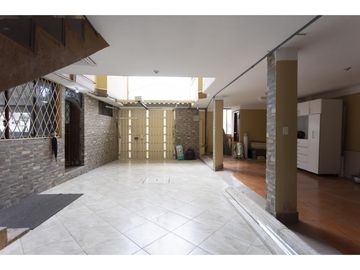 Guamani, Casa rentera en venta, 678 m2, 7 departamentos, local, 3 parqueaderos