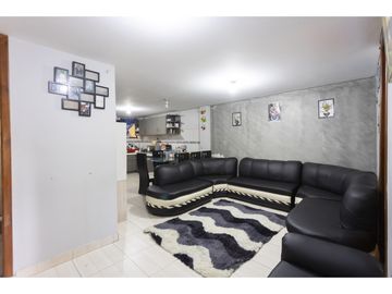 Guamani, Casa rentera en venta, 678 m2, 7 departamentos, local, 3 parqueaderos