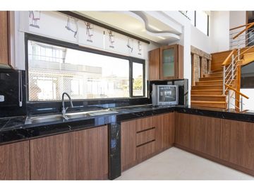 Cashapamba, Departamento con terreno en venta, 230 m2, 3 habitaciones, 3 baños, 3 parqueaderos