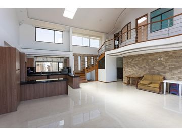 Cashapamba, Departamento con terreno en venta, 230 m2, 3 habitaciones, 3 baños, 3 parqueaderos