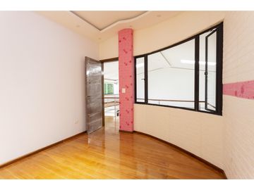 Cashapamba, Departamento con terreno en venta, 230 m2, 3 habitaciones, 3 baños, 3 parqueaderos