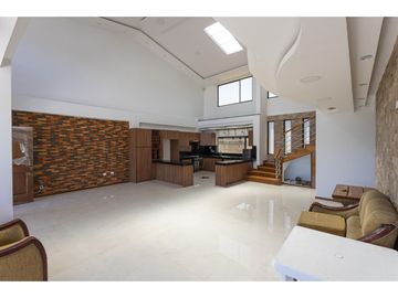 Cashapamba, Departamento con terreno en venta, 230 m2, 3 habitaciones, 3 baños, 3 parqueaderos