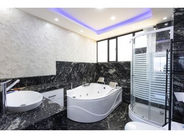 Cashapamba, Departamento con terreno en venta, 230 m2, 3 habitaciones, 3 baños, 3 parqueaderos