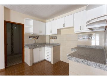 Calderón, Casa en venta, 197 m2, 2 habitaciones, 1 baño, 2 parqueaderos