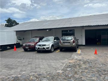 Sangolqui, Bodega en renta, 158 m2, 1 ambiente, 2 baños, 2 parqueaderos