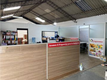 Sangolqui, Bodega en renta, 158 m2, 1 ambiente, 2 baños, 2 parqueaderos