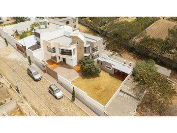 Nayón, Casa en venta, 207 m2, 3 habitaciones, 3 baños, 2 parqueaderos