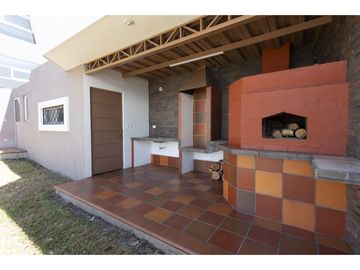 Nayón, Casa en venta, 207 m2, 3 habitaciones, 3 baños, 2 parqueaderos