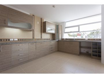 Nayón, Casa en venta, 207 m2, 3 habitaciones, 3 baños, 2 parqueaderos