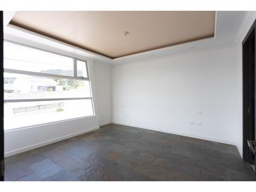 Nayón, Casa en venta, 207 m2, 3 habitaciones, 3 baños, 2 parqueaderos