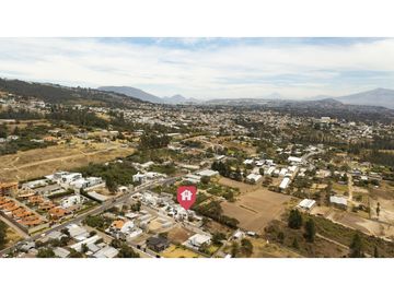 Nayón, Casa en venta, 207 m2, 3 habitaciones, 3 baños, 2 parqueaderos