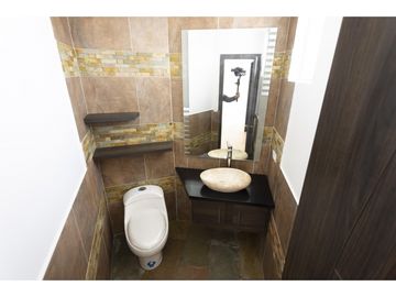 Nayón, Casa en venta, 207 m2, 3 habitaciones, 3 baños, 2 parqueaderos