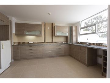 Nayón, Casa en venta, 207 m2, 3 habitaciones, 3 baños, 2 parqueaderos