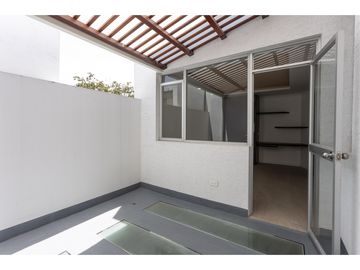 Nayón, Casa en venta, 207 m2, 3 habitaciones, 3 baños, 2 parqueaderos