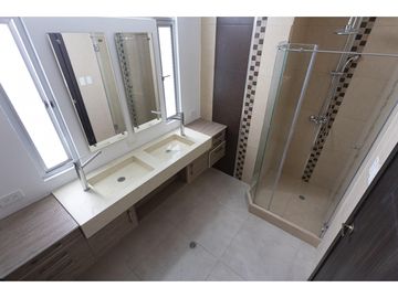 Nayón, Casa en venta, 207 m2, 3 habitaciones, 3 baños, 2 parqueaderos