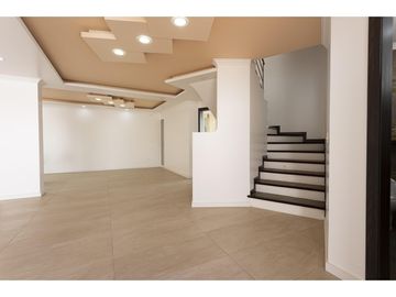 Nayón, Casa en venta, 207 m2, 3 habitaciones, 3 baños, 2 parqueaderos
