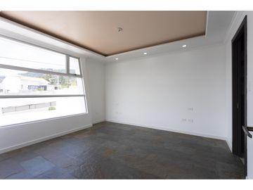 Nayón, Casa en venta, 207 m2, 3 habitaciones, 3 baños, 2 parqueaderos