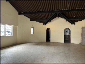 Sangolqui, Bodega en renta, 96 m2, 1 ambiente, 2 baños, 2 parqueaderos