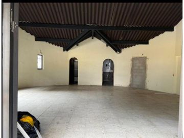 Sangolqui, Bodega en renta, 96 m2, 1 ambiente, 2 baños, 2 parqueaderos