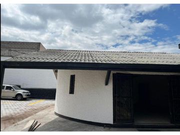 Sangolqui, Bodega en renta, 96 m2, 1 ambiente, 2 baños, 2 parqueaderos