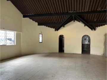 Sangolqui, Bodega en renta, 96 m2, 1 ambiente, 2 baños, 2 parqueaderos
