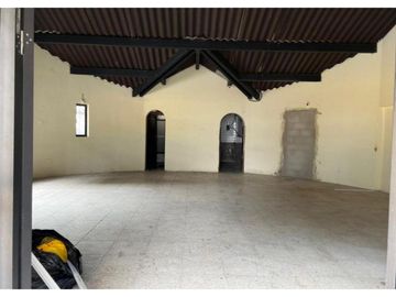 Sangolqui, Bodega en renta, 96 m2, 1 ambiente, 2 baños, 2 parqueaderos