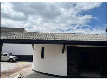 Sangolqui, Bodega en renta, 96 m2, 1 ambiente, 2 baños, 2 parqueaderos