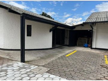 Sangolqui, Bodega en renta, 96 m2, 1 ambiente, 2 baños, 2 parqueaderos