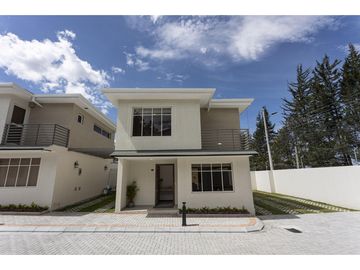 Pifo, Casa en venta, 102 m2, 3 habitaciones, 3 baños, 2 parqueaderos