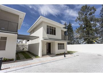 Pifo, Casa en venta, 102 m2, 3 habitaciones, 3 baños, 2 parqueaderos
